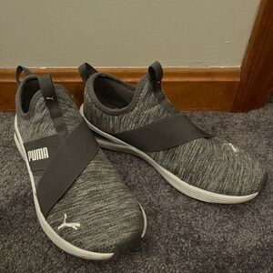 Puma women’s size 9 prowl sneakers